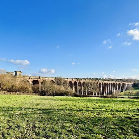 Quirky Vintage Horsebox Conversion With Stunning Views Of Ardingly Reservoir Balcombe Esterno foto