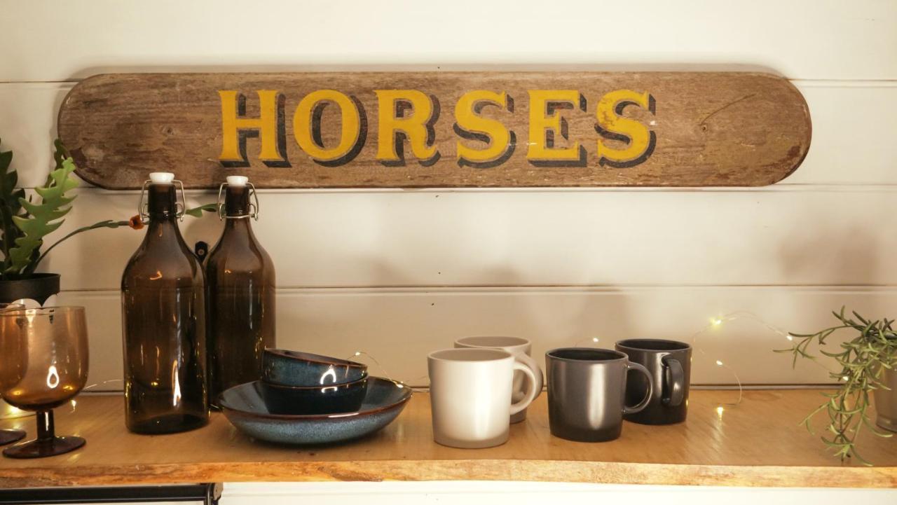 Quirky Vintage Horsebox Conversion With Stunning Views Of Ardingly Reservoir Balcombe Esterno foto