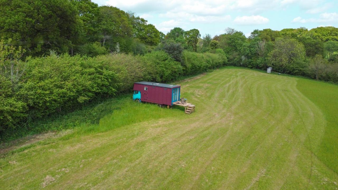 Quirky Vintage Horsebox Conversion With Stunning Views Of Ardingly Reservoir Balcombe Esterno foto