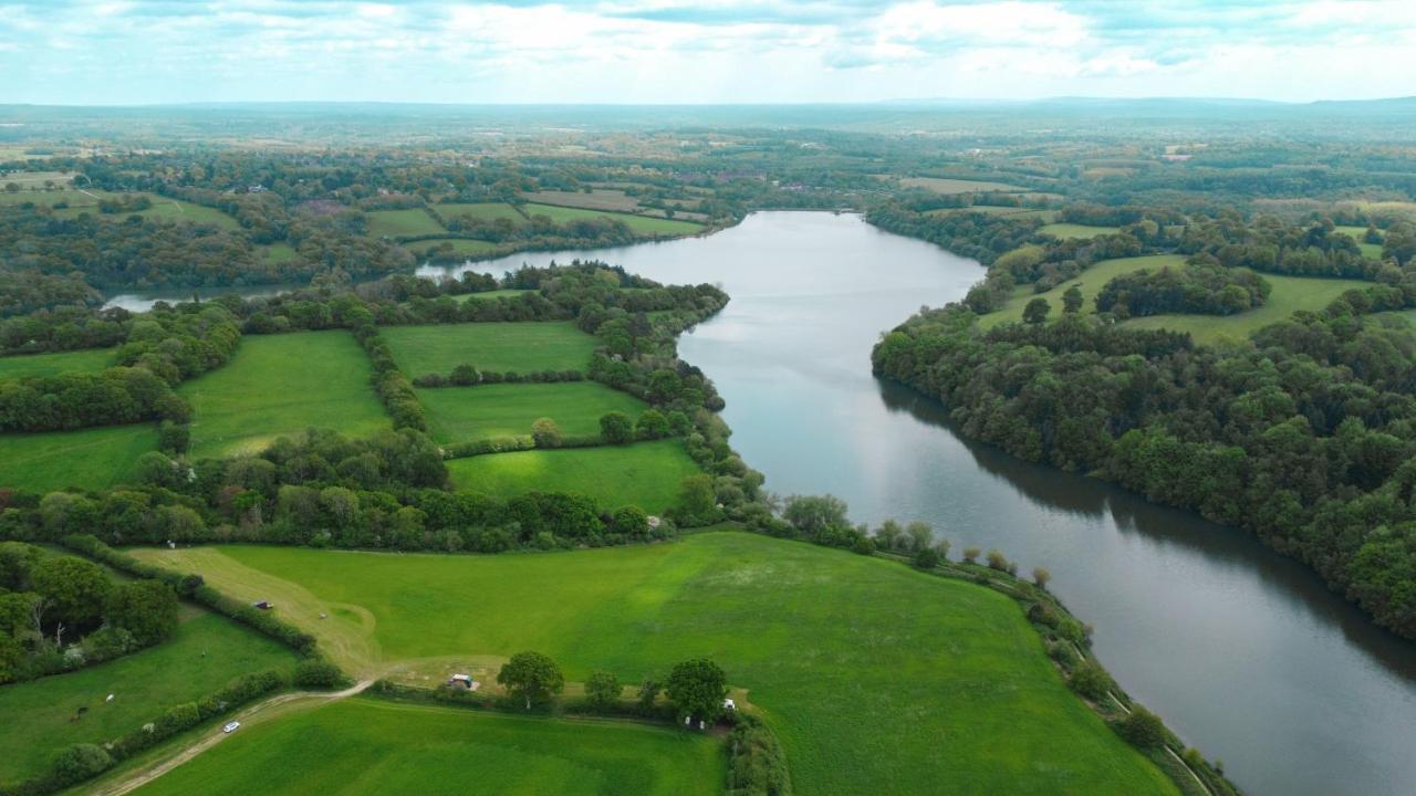 Quirky Vintage Horsebox Conversion With Stunning Views Of Ardingly Reservoir Balcombe Esterno foto