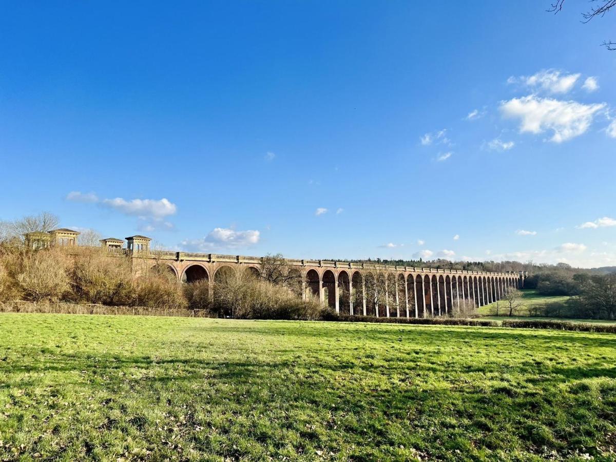 Quirky Vintage Horsebox Conversion With Stunning Views Of Ardingly Reservoir Balcombe Esterno foto